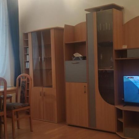2-Room Appartment Near Westbahnhof Вена Экстерьер фото