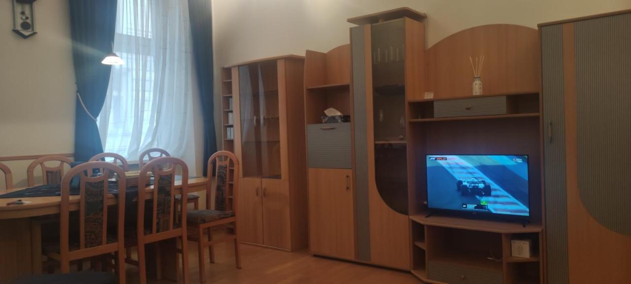 2-Room Appartment Near Westbahnhof Вена Экстерьер фото
